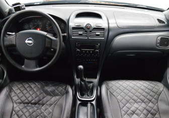 Подержанный автомобиль Nissan Almera Classic 2007 года (14 фото)