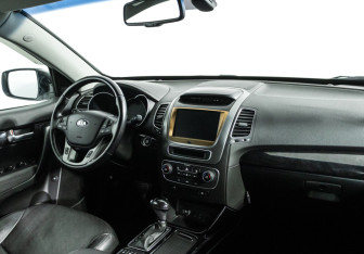 Подержанный автомобиль Kia Sorento 2018 года (9 фото)