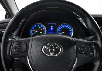 Подержанный автомобиль Toyota Corolla Sedan 2016 года (15 фото)
