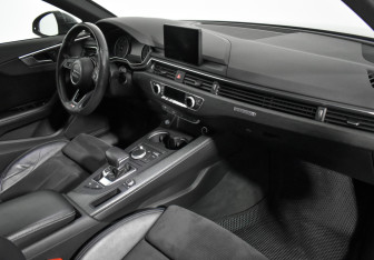 Подержанный автомобиль Audi A4 Sedan 2017 года (14 фото)