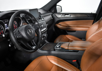 Подержанный автомобиль Mercedes-Benz GLE 2015 года (9 фото)