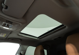 Подержанный автомобиль Omoda C5 2023 года (15 фото)