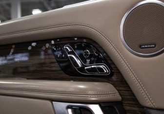 Подержанный автомобиль Land Rover Range Rover 2019 года (22 фото)