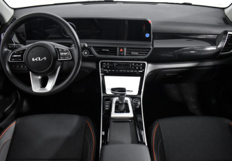 Подержанный автомобиль Kia Seltos 2026 года (14 фото)