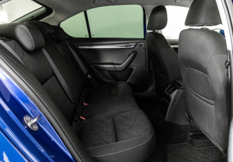 Подержанный автомобиль Skoda Octavia Liftback 2019 года (18 фото)