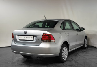 Подержанный автомобиль Volkswagen Polo Sedan 2014 года (7 фото)