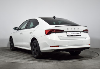 Подержанный автомобиль Skoda Octavia Liftback 2021 года (7 фото)