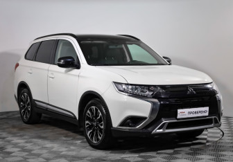 Подержанный автомобиль Mitsubishi Outlander 2021 года (3 фото)