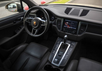 Подержанный автомобиль Porsche Macan 2018 года (10 фото)
