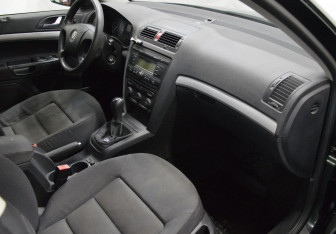 Подержанный автомобиль Skoda Octavia Liftback 2005 года (12 фото)