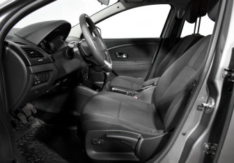 Подержанный автомобиль Renault Fluence 2011 года (10 фото)