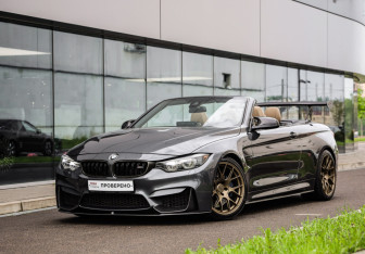 Подержанный автомобиль BMW M4 Convertible 2015 года (37 фото)