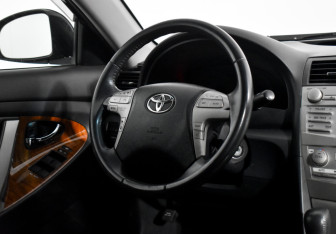Подержанный автомобиль Toyota Camry Sedan 2009 года (15 фото)