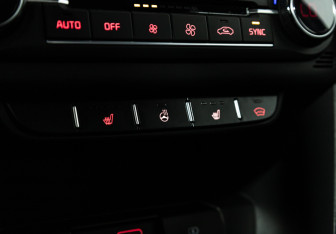 Подержанный автомобиль Kia Ceed Hatchback 2018 года (17 фото)