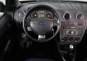 Подержанный автомобиль Ford Fusion 2007 года (9 фото)