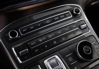 Подержанный автомобиль Hyundai Santa Fe 2022 года (17 фото)