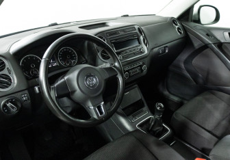Подержанный автомобиль Volkswagen Tiguan 2012 года (11 фото)