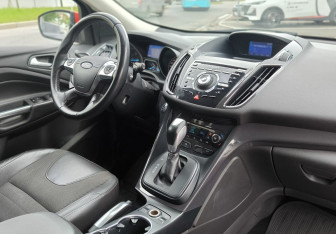 Подержанный автомобиль Ford Kuga 2013 года (15 фото)