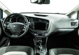 Подержанный автомобиль Kia Ceed Hatchback 2014 года (13 фото)