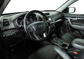 Подержанный автомобиль Kia Sorento 2017 года (11 фото)