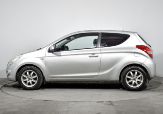 Подержанный автомобиль Hyundai i20 2009 года (8 фото)