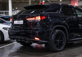 Подержанный автомобиль Lexus RX 2020 года (8 фото)