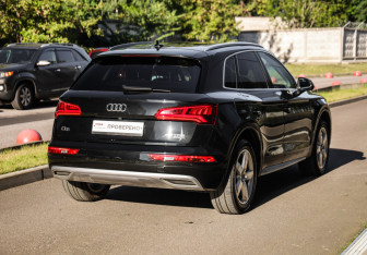 Подержанный автомобиль Audi Q5 2019 года (6 фото)