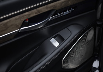 Подержанный автомобиль Genesis G90 2020 года (27 фото)