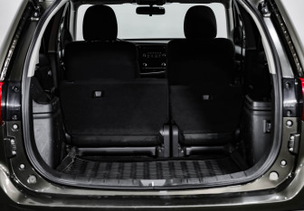 Подержанный автомобиль Mitsubishi Outlander 2020 года (29 фото)