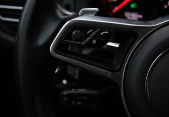 Подержанный автомобиль Porsche Macan 2019 года (12 фото)