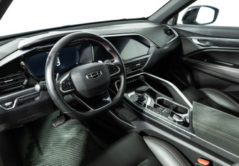 Подержанный автомобиль Geely Tugella 2023 года (11 фото)
