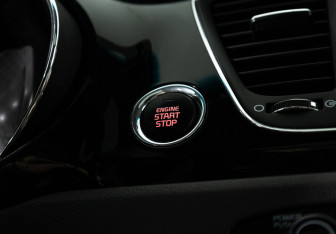 Подержанный автомобиль Kia Carnival 2017 года (21 фото)