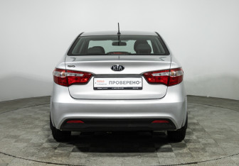 Подержанный автомобиль Kia Rio Sedan 2015 года (6 фото)