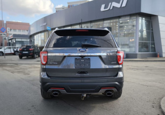 Подержанный автомобиль Ford Explorer 2018 года (5 фото)