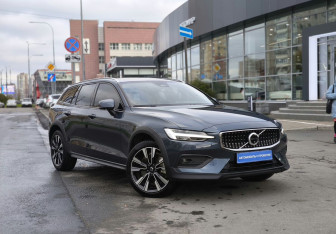 Подержанный автомобиль Volvo V60 Cross Country 2023 года (3 фото)