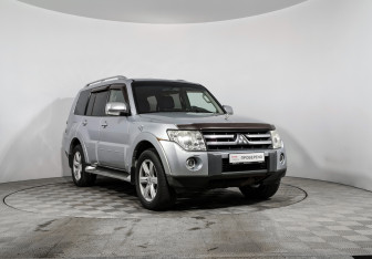 Подержанный автомобиль Mitsubishi Pajero 2008 года (3 фото)