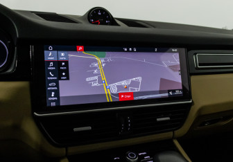 Подержанный автомобиль Porsche Cayenne 2019 года (28 фото)