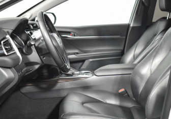 Подержанный автомобиль Toyota Camry Sedan 2019 года (10 фото)