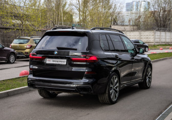 Подержанный автомобиль BMW X7 2019 года (7 фото)