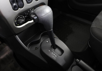 Подержанный автомобиль Renault Logan Sedan 2015 года (13 фото)