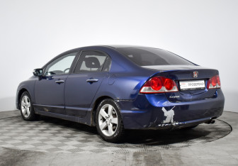 Подержанный автомобиль Honda Civic Sedan 2008 года (7 фото)