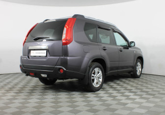 Подержанный автомобиль Nissan X-Trail 2012 года (8 фото)