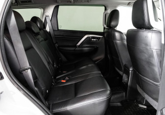 Подержанный автомобиль Mitsubishi Pajero Sport 2020 года (22 фото)