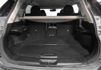 Подержанный автомобиль Nissan X-Trail 2017 года (25 фото)