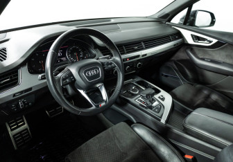 Подержанный автомобиль Audi Q7 2017 года (11 фото)