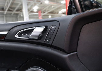 Подержанный автомобиль Porsche Cayenne 2017 года (27 фото)