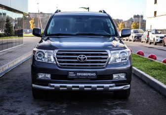 Подержанный автомобиль Toyota Land Cruiser Suv 2008 года (2 фото)