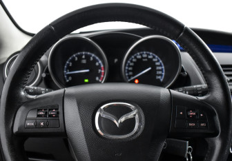 Подержанный автомобиль Mazda 3 Hatchback 2011 года (17 фото)
