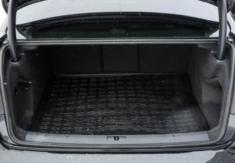 Подержанный автомобиль Audi A4 Sedan 2016 года (32 фото)