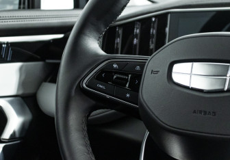 Подержанный автомобиль Geely Atlas 2024 года (21 фото)